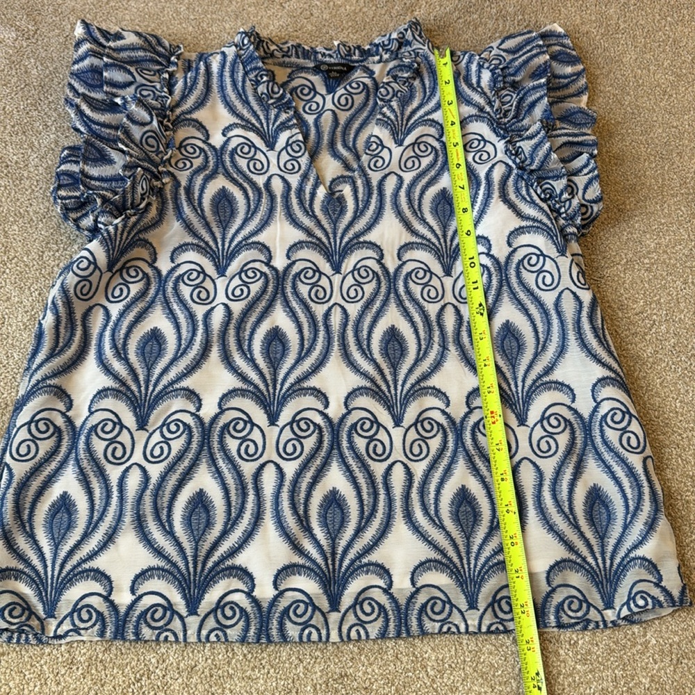 Versona Blue and White Patterned Swirl Blouse Ruffle Sleeve women's Size Medium - Picture 3 of 8